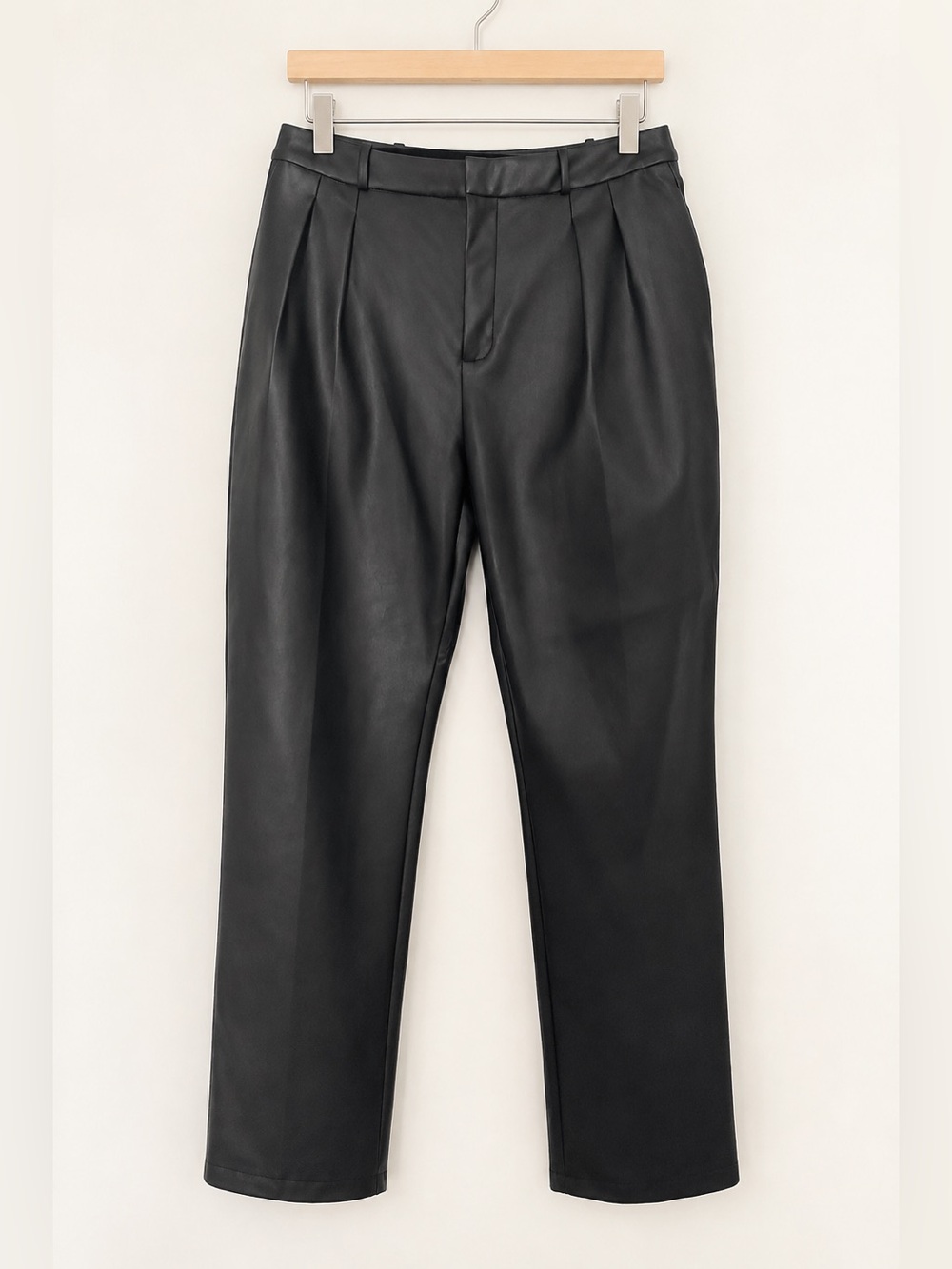 Manière de voir - Julie in black leather twin pleat pants
